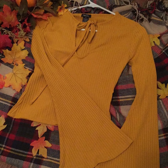 Bell Sleeve TOP - Picture 1 of 2